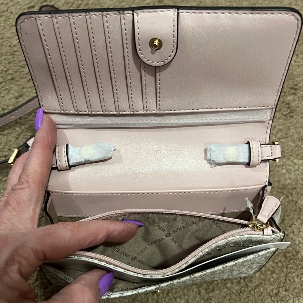 Michael Kors Jet Set Travel MD MF Crossbody - Picture 2 of 5